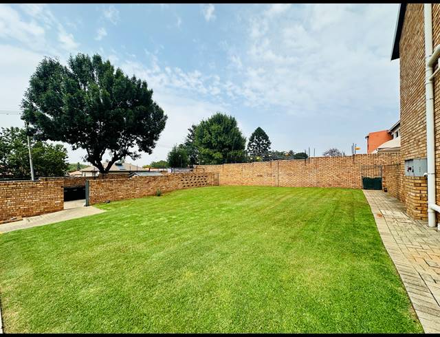 2 BEDROOM TOWNHOUSE FOR SALE IN ALBEMARLE